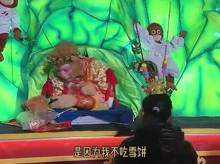 雪饼猴王铁柱抗拒投喂，曾因雪饼炸毛走红