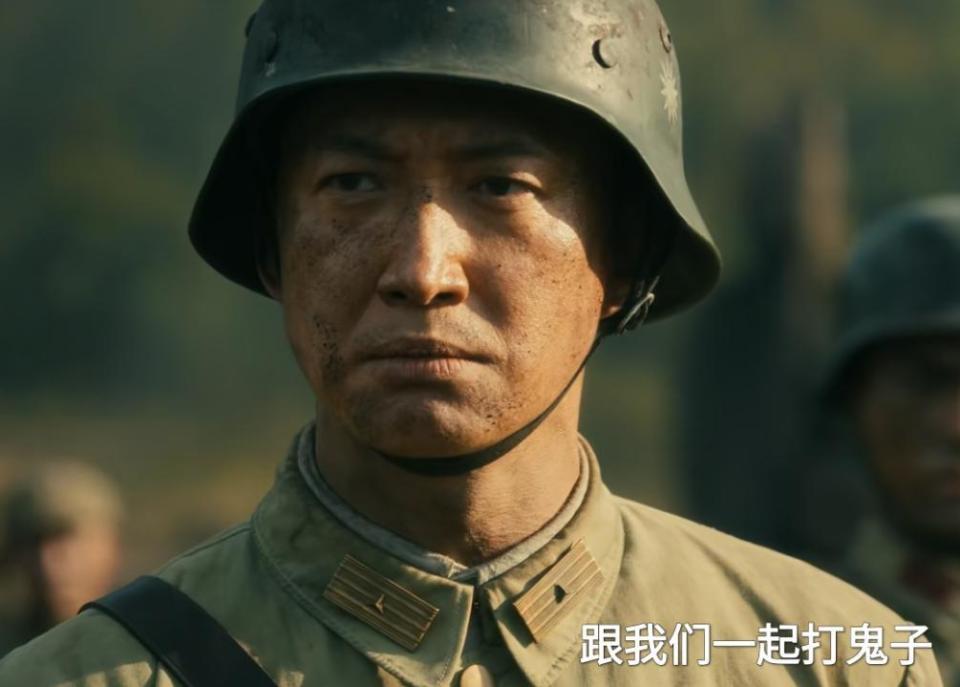 明明同一人，演完《还珠格格》演《八千里路云和月》，差点没认出
