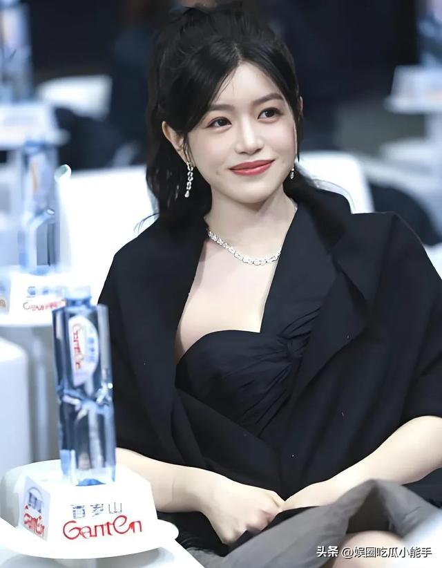 陈妍希受伤后躺平在家,杨丞琳周笔畅等上门探望,姐妹相聚真开心
