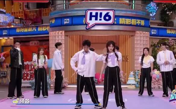 祝绪丹杨迪双人舞各忙各，一个美一个好笑
