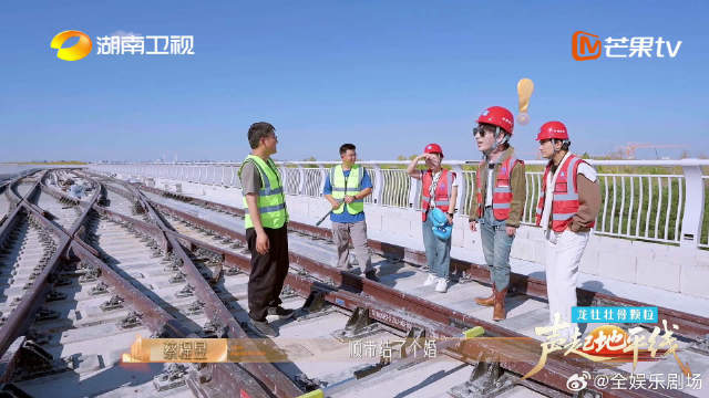 中国建造中亚首条轻轨，山东甘肃小伙参与修建