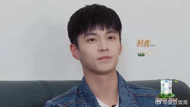 何与的演技有多强？用四种情绪演绎“无限超越班”，吴彤一脸赞赏
