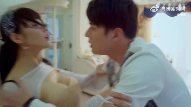 潘春春演绎最美女老师，大学生为爱穿越时空，追求梦中情人