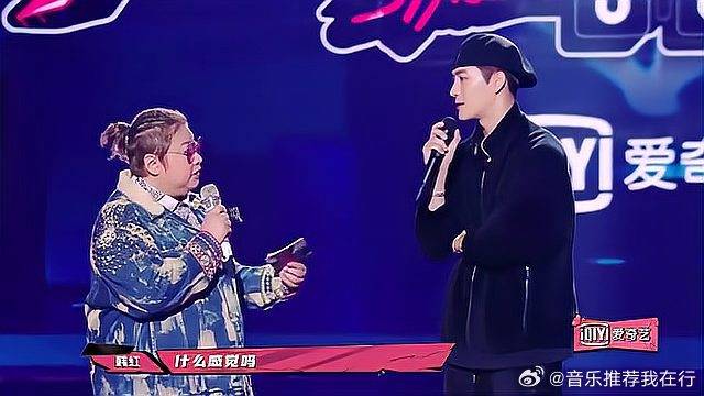 王嘉尔惊喜来袭，看他和韩红聊天，简直太搞笑了