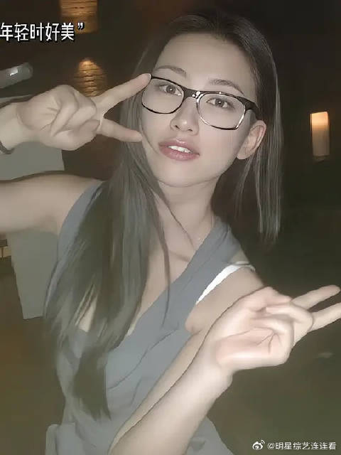 原来朱珠年轻时这么美 不愧是美貌与智慧并存的女星