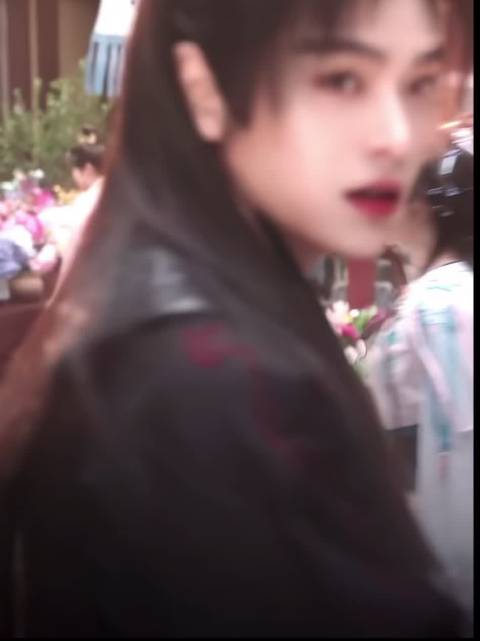 一半时间追逐梦想，一半岁月享受花香，人生路上向阳而生