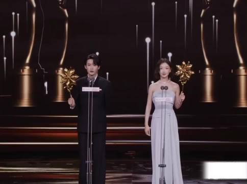 檀儿北影节开幕式表现获赞台词稳台风大气