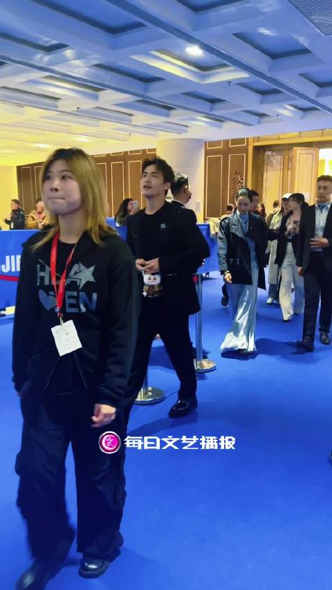 北影节开幕｜正好下雨天那就来个押韵吧～～马天宇《雨落屋瓦》遇水则发！