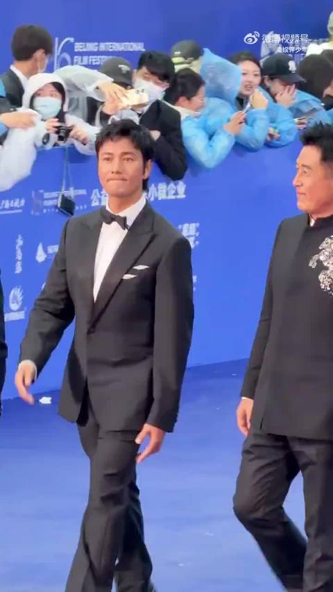 陈坤肖央王志飞亮相红毯显沉稳气场