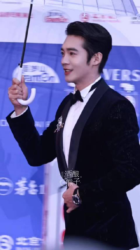 我滴神啊于适淋成落汤鱼了哈哈哈哈哈哈哈哈哈哈哈哈！