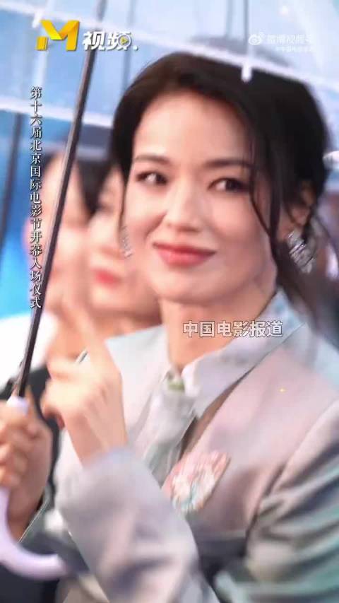 北影节红毯女星怼脸拍状态
