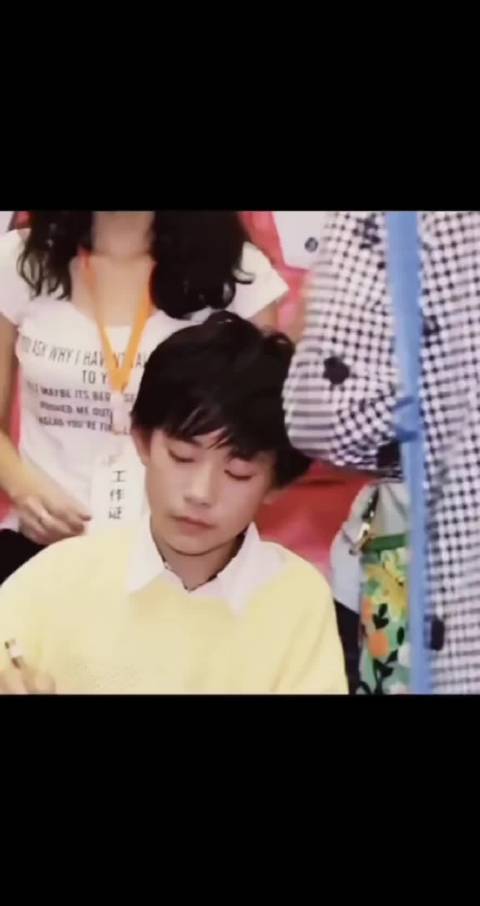 四字硬照 街舞 四字演技 四字弟弟 帅 少年的你 送你一朵小红花 奇迹 伍万里