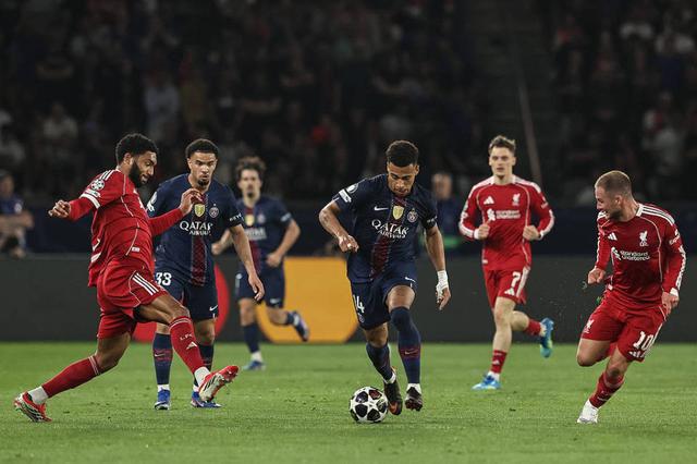 0-2!2-0!欧冠悲喜夜!利物浦沦陷,巴萨危在旦夕,四强形势出炉