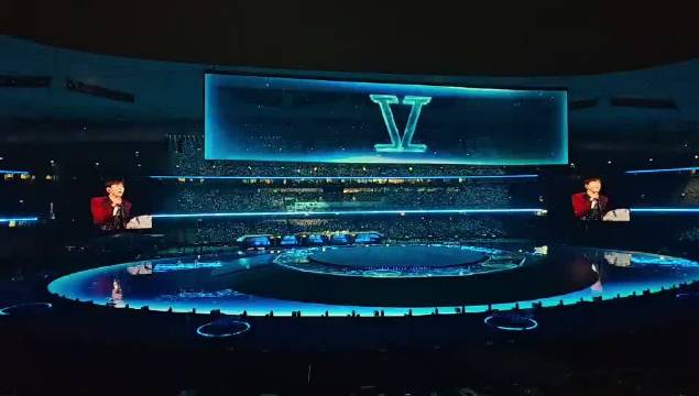 魏晨现身张杰演唱会，好友同框引回忆
