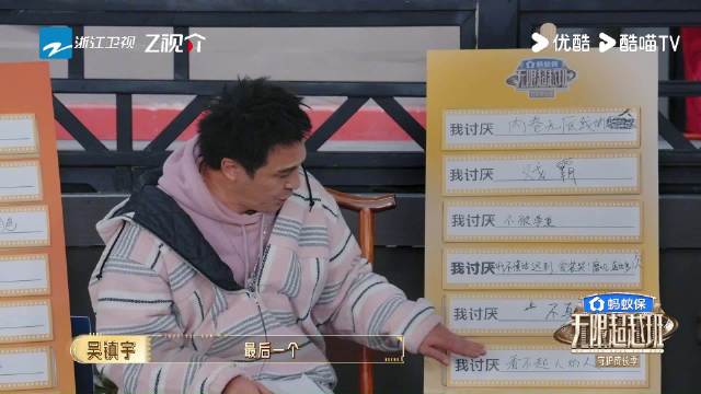 黄朔谈反感看不起人行为，称不尊重就是轻视