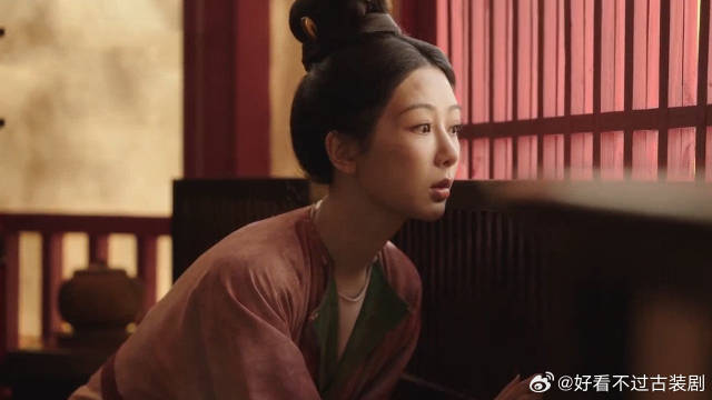 牡丹看花鸟使要进帐，赶紧躺下装睡，不料早被人看穿！