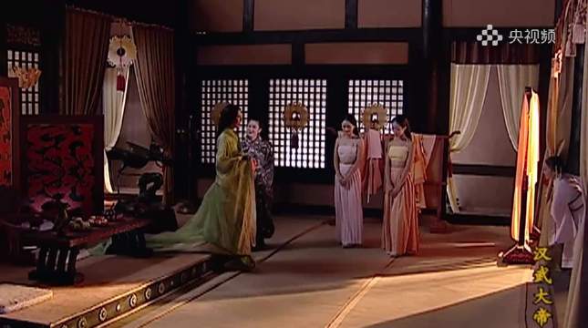 汉武大帝刘荣弹弓打宫女屁股，栗妃严加管教