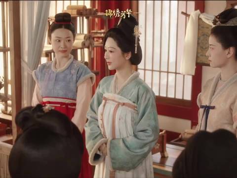 杨紫饰演的《国色芳华》女主角何惟芳，乳名牡丹， 名字取自白居易诗句“绝代只西子，众芳惟牡丹”