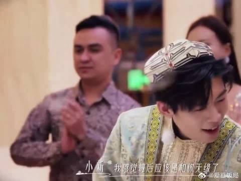 小新三次转头偷看恩恩细节曝光