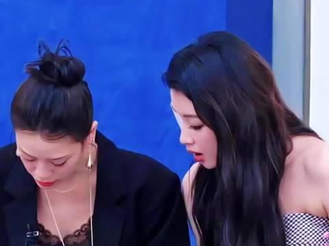 孙怡二公票选再任队长，表情管理引热议