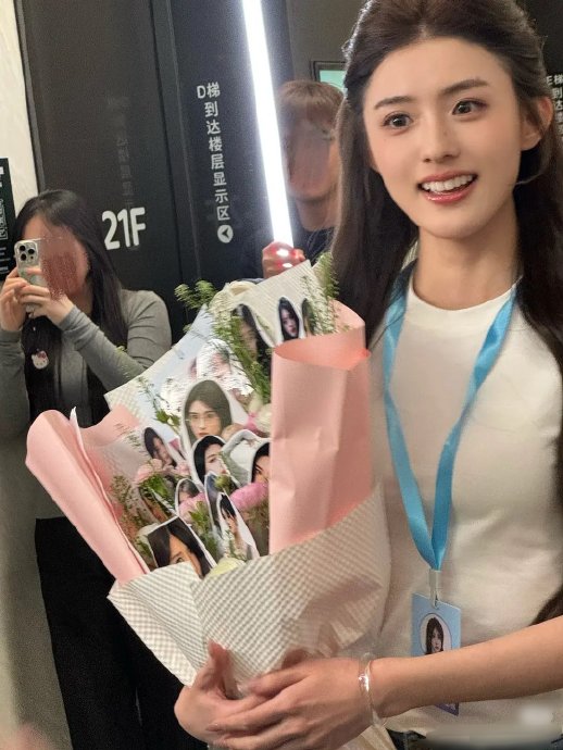 包洁仪为何要签约赵露思所在的公司？