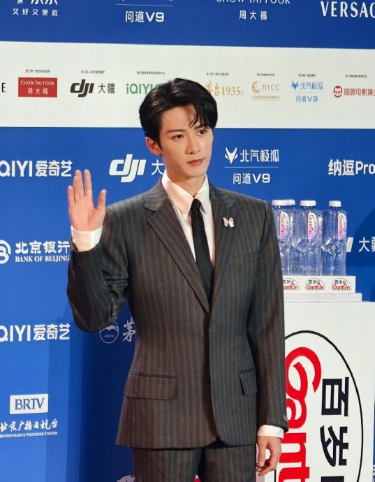 檀健次是如何看待演员的流量与作品质量之间的关系？