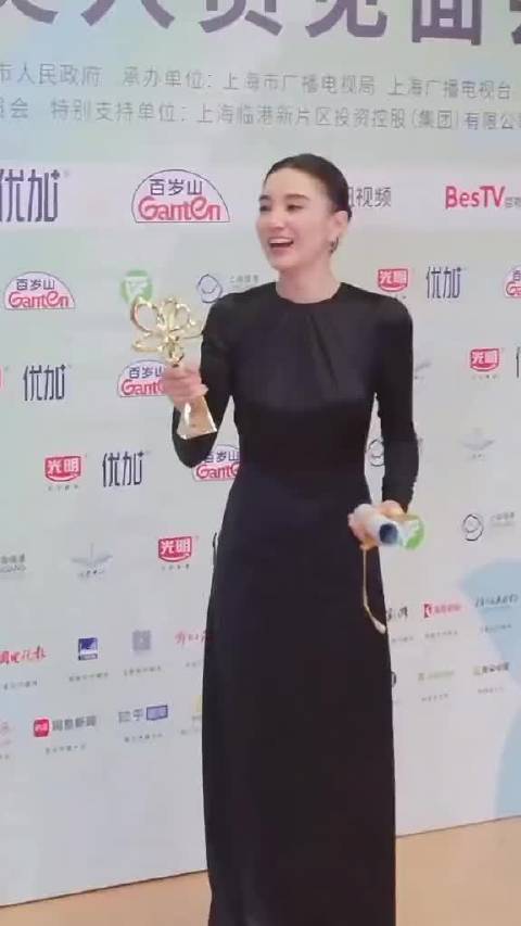 聂远 宋佳 蒋欣 闫妮 同框亮相上海国际电影节，几位这状态气质如何？