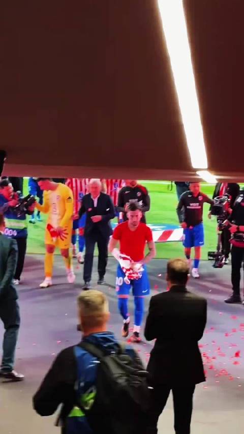 宝剑锋从磨砺出，梅花香自苦寒来