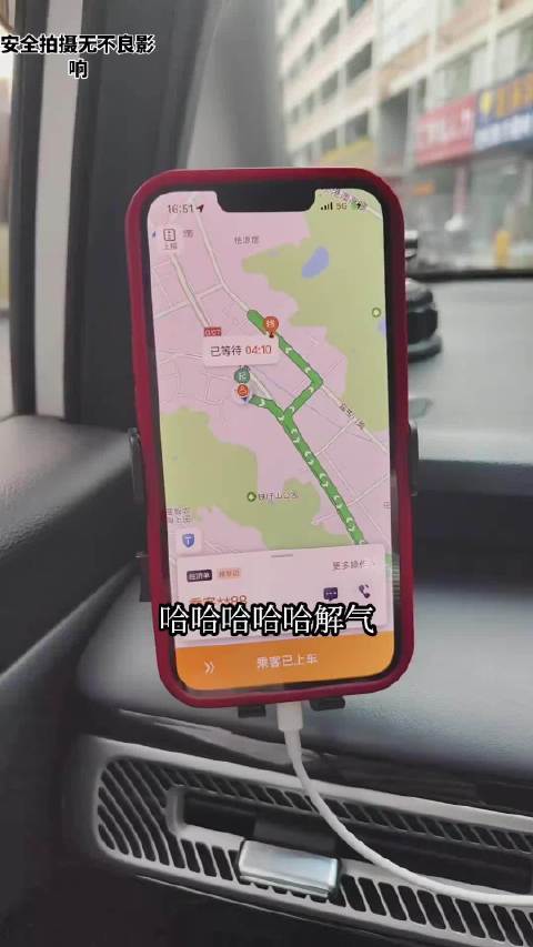 这位网约车女司机，做了男司机不敢做的事儿