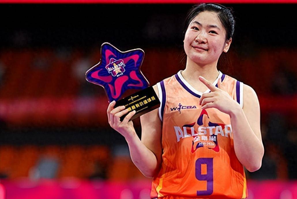 掀翻2米26张子宇抢走MVP！女篮23岁小将狂轰23+8，宫鲁鸣看人真准