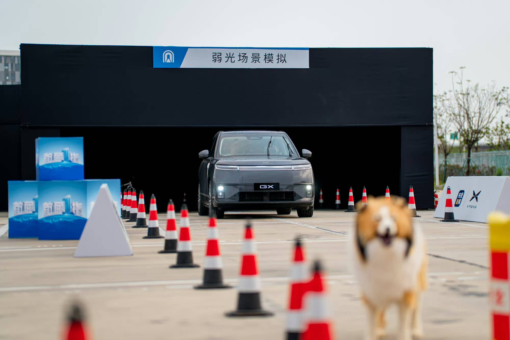 小鹏汽车GX新车开启预售汇聚集团全领域前沿科技