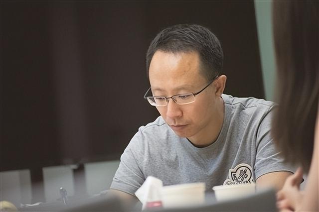 王小枪：为家乡发展打call
