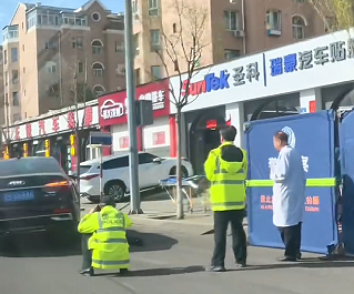 电动车驾驶人被“开门杀”碾压致死，警方通报