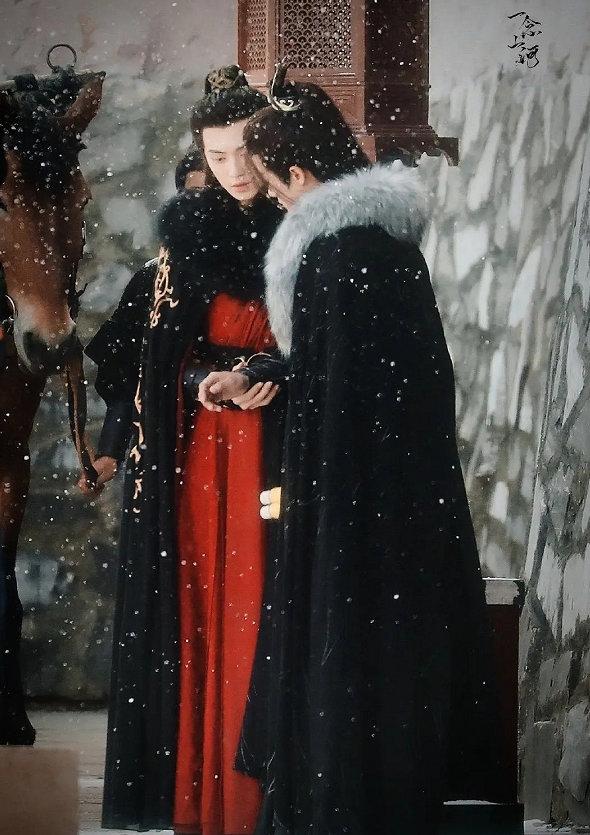 《杀破狼》路透照曝光 檀健次陈哲远雪中互动画面唯美