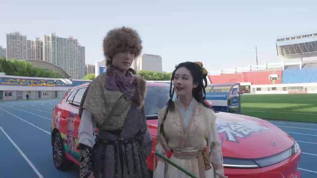 郭靖黄蓉代言风神L8，襄阳爱情座驾全配齐