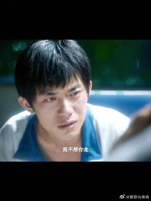 这一刻，他被迫成为一个大人