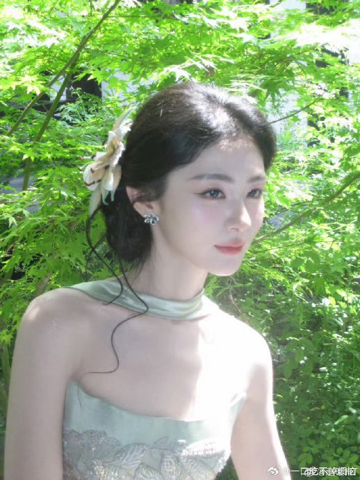 赵晴从汉服博主到演员的转型过程是怎样的？