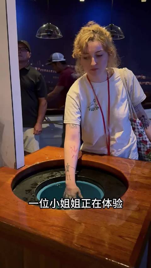 泰坦尼克号沉没时海水零下二度，人体失温极快