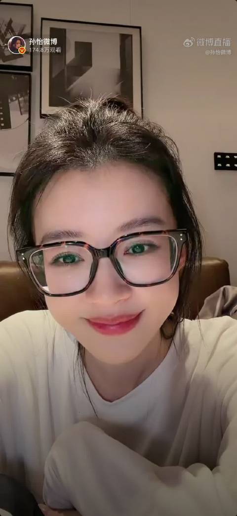 两位姐姐的关系一直都很好！她们是很好很好的朋友