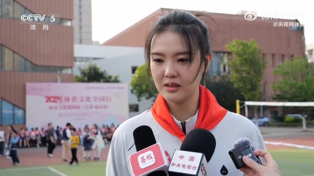 奥运会冠军魏秋月徐云丽张常宁进校园