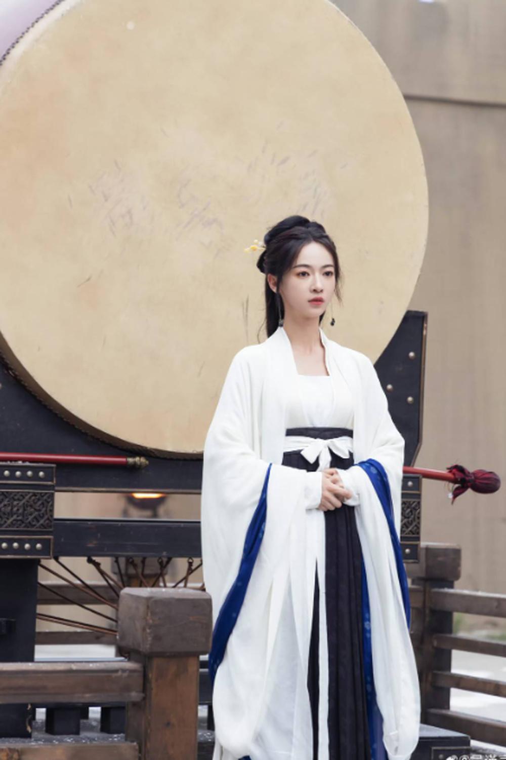 上了郝蕾表演课的吴谨言逆袭了,明星表演培训班能拯救内娱吗?