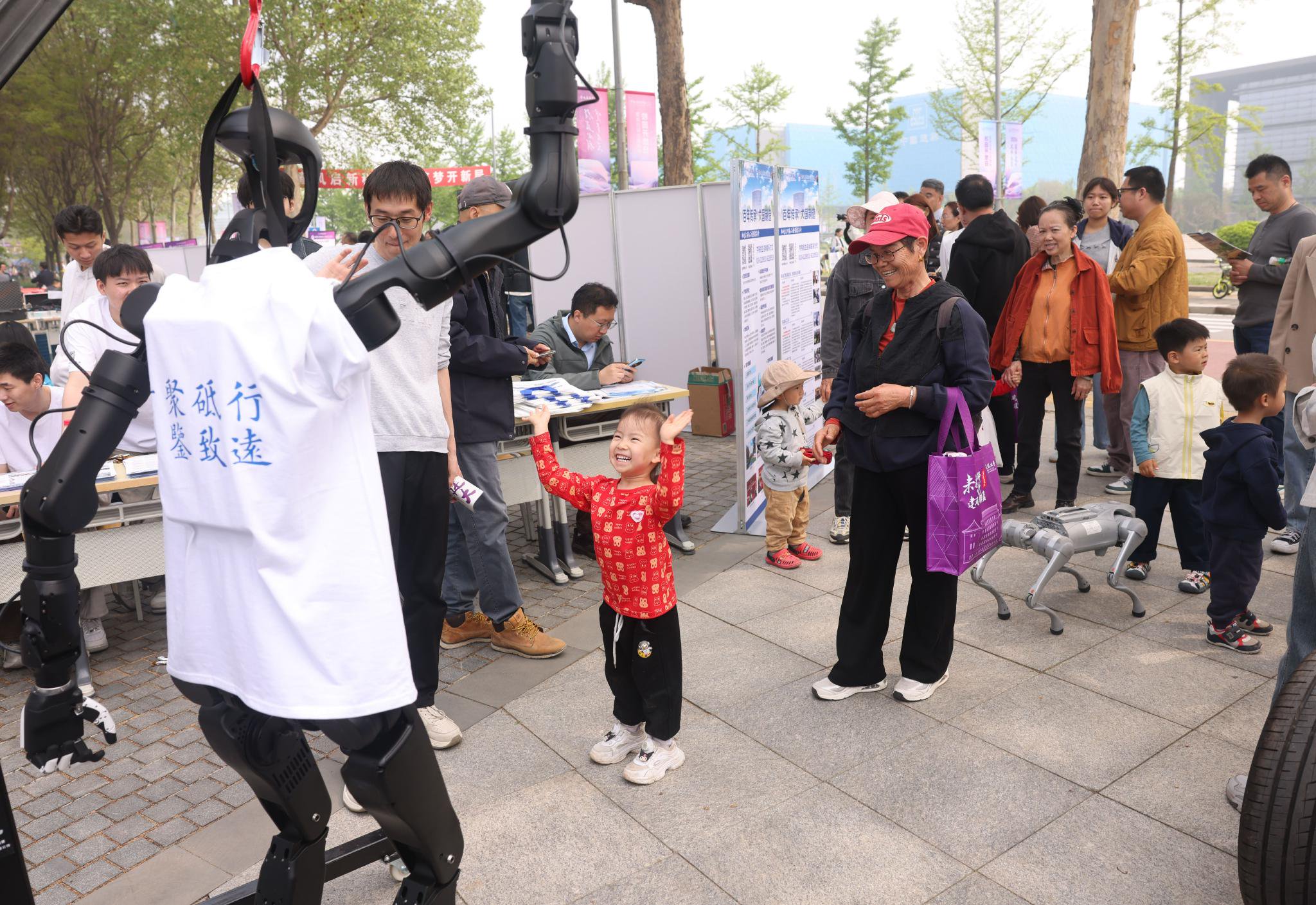 北京建築大學設置多個路演，現場展示學院專業相關內容。新京報記者 李木易 攝