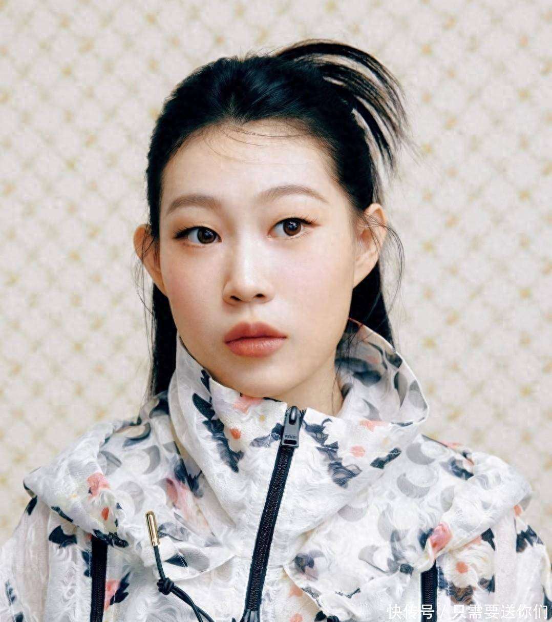 星二代的清流！沈佳润素颜登封，为何让人想起她的童年？