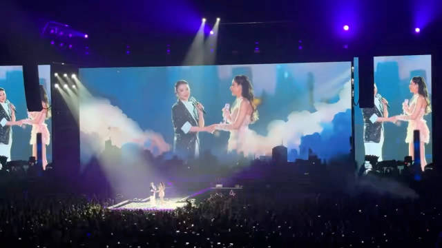 张柏芝空降钟嘉欣演唱会，两人浪漫合唱《任何天气》