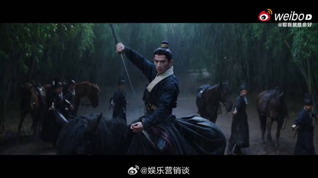 各自带着秘密与使命，却愿意为对方停下脚步，共赴一场乘风破浪的爱恋