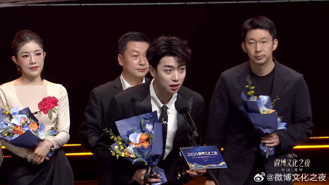 张嘉元舞台剧看不见的客人获年度文化演出IP
