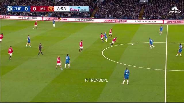 帕尔默在禁区线附近倒地，奥利弗没有吹哨