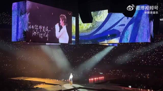 李宇春郑州演唱会唱响《Hey你没错》，张子枫画作亮相大屏幕
