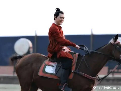 顾二看似放荡不羁，实则他才是最有底线的那个
