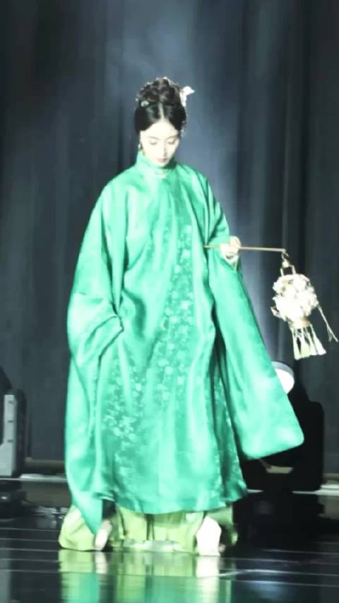 “女儿心总如水 起伏而迂回”